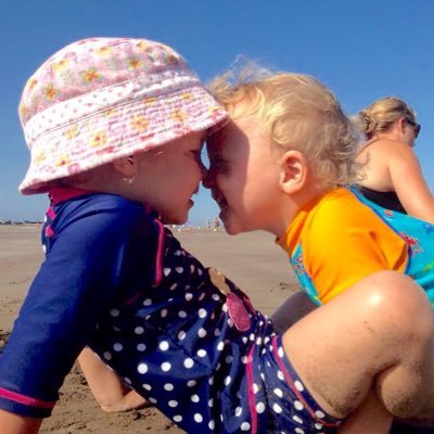 Profile Picture of Helen Gomez (@helengomez30) on Twitter