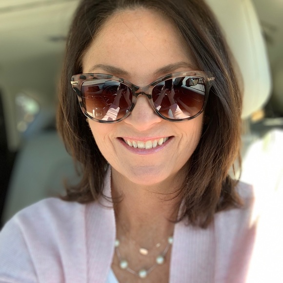 Profile Picture of Holly Scott (@chiholly65) on Poshmark