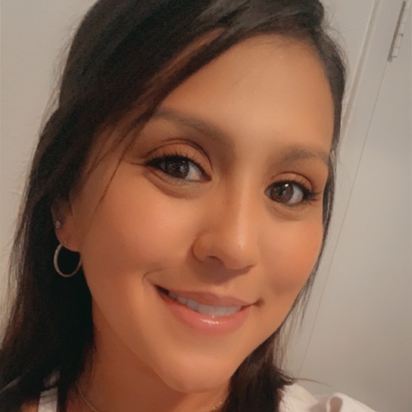 Profile Picture of Pamela Alvarez (@palvarez24) on Poshmark