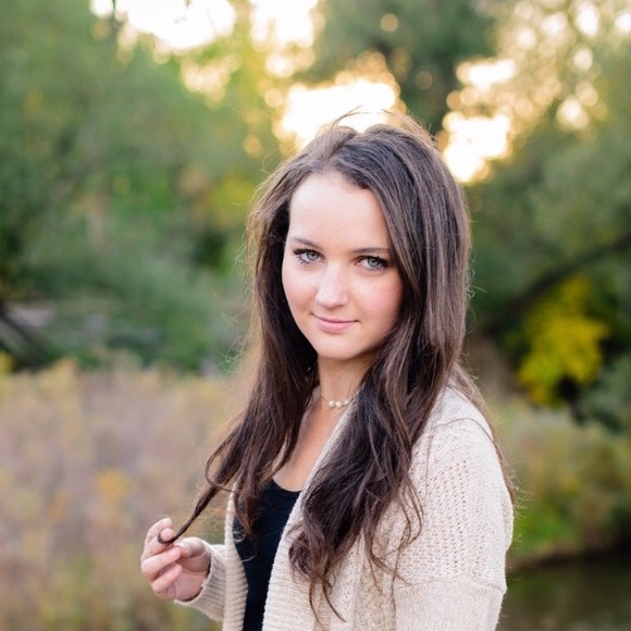 Profile Picture of Ashlynn Fillhart (@ashlynnf17) on Poshmark