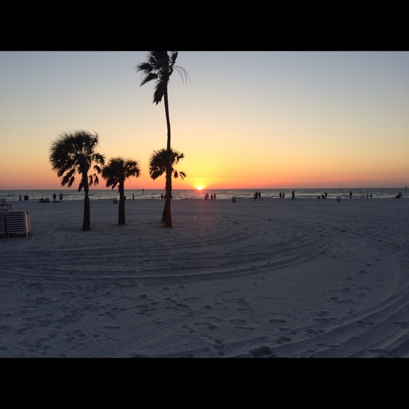 Profile Picture of Raina Lambert (@rainal80) on Poshmark