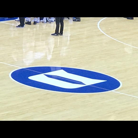 Profile Picture of E Thornburg (@ethornburg12) on Poshmark