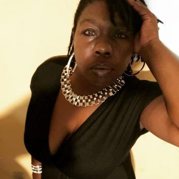 Profile Picture of Contrella Williams (@cwilliams79) on Poshmark