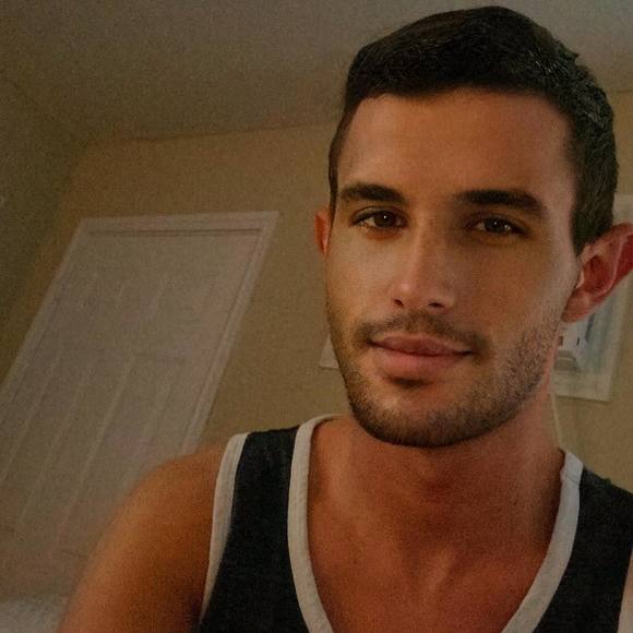 Chris Raymond - Poshmark Profile Picture of Chris Raymond (@chrisraymond860) on Poshmark