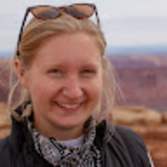 Profile Picture of Elsa Toskey (@elsatoskey) on Poshmark