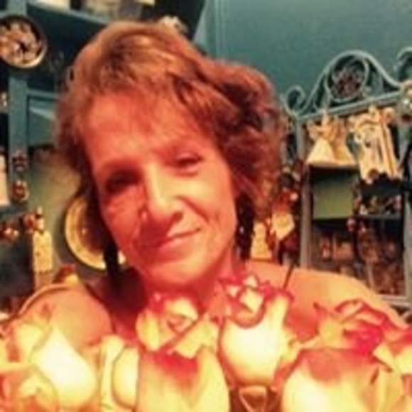 Profile Picture of Lynne Erdek (@tweetysan_01) on Poshmark