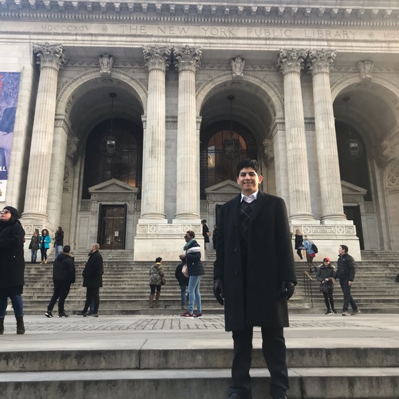 Profile Picture of Charles Molina (@cmolina540) on Poshmark