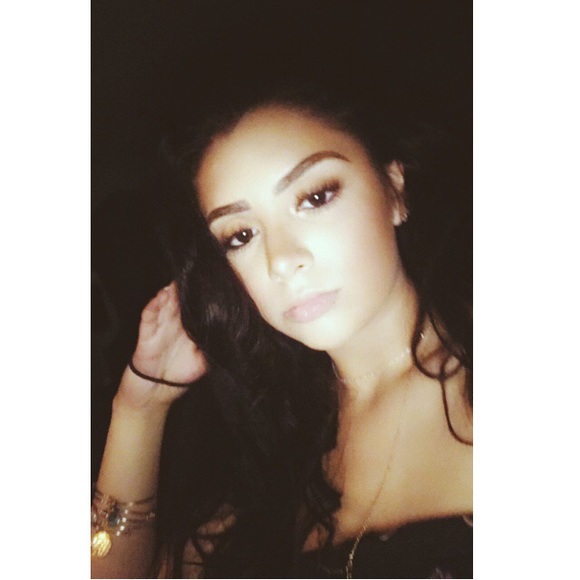 Profile Picture of Olivia Mateo (@livvmateooo) on Poshmark
