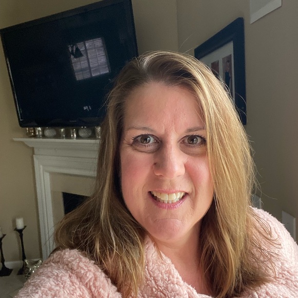 Profile Picture of Shannon Proulx (@sproulx17) on Poshmark