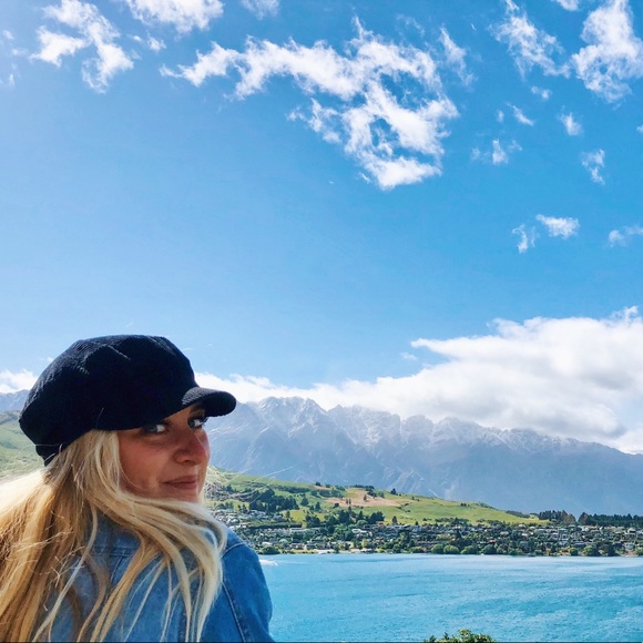 Profile Picture of Carly Cullen (@carlycullen) on Poshmark