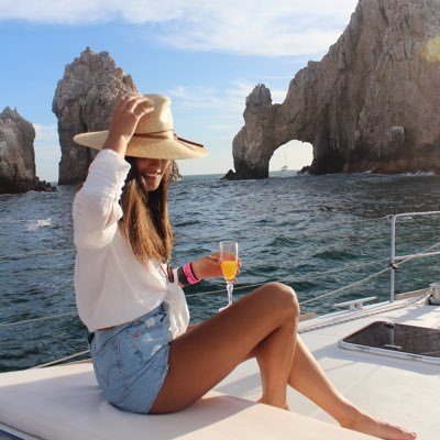 Profile Picture of Jules▼ (@julia_miller8) on Twitter