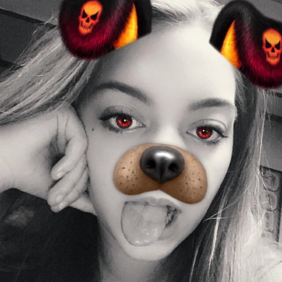 Profile Picture of Alexis grave troxtell Troxtell (@lexitrox86) on Poshmark
