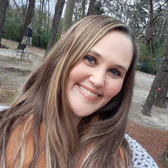Profile Picture of Rayelle Reeder (@rayellereeder) on Poshmark