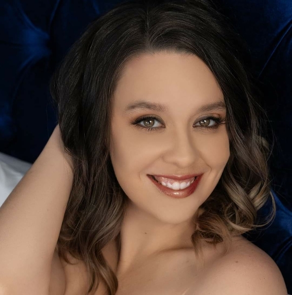 Profile Picture of Teresa Everton (@teverton) on Poshmark