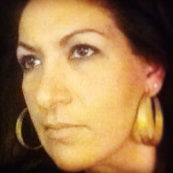 Profile Picture of Liz Bucceri (@buddycatliz) on Poshmark