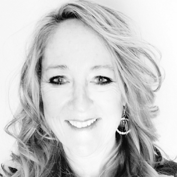 Profile Picture of Sharon Walters (@gatornurse8280) on Poshmark