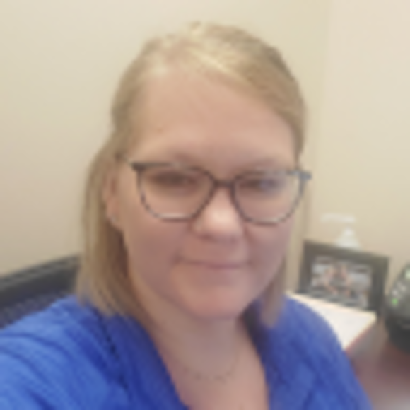 Profile Picture of Shuree Huhman (@shureehuhman) on Poshmark