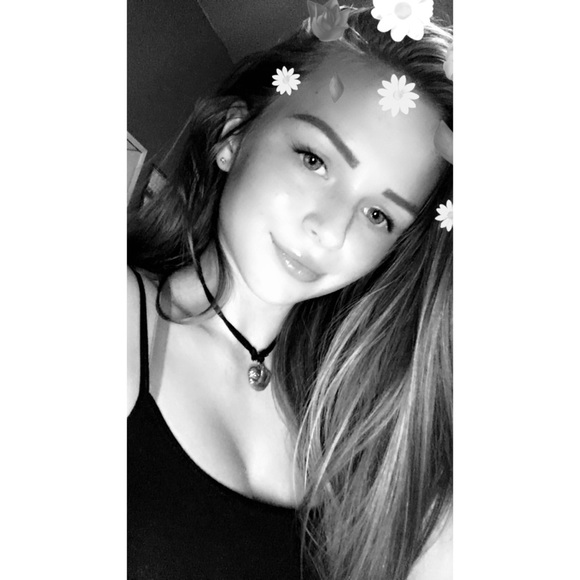 Profile Picture of Daelynn Poppell (@daeisy) on Poshmark