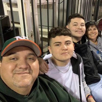 Profile Picture of Coach Scott Veliz (@Coach_Veliz) on Twitter