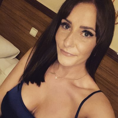 Profile Picture of Rebecca Coutts (@rebeccacoutts_X) on Twitter