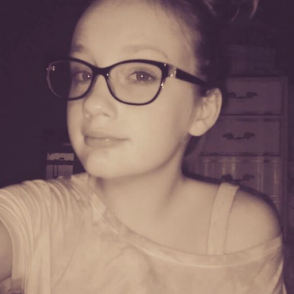 Profile Picture of Hannah Brooks (@hannah_brooks09) on Poshmark