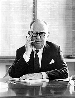 Profile Picture of Leo Burnett - Wikipediaon Wikipedia