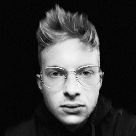 Profile Picture of Tanner Bell (@tanner_bell) on Poshmark