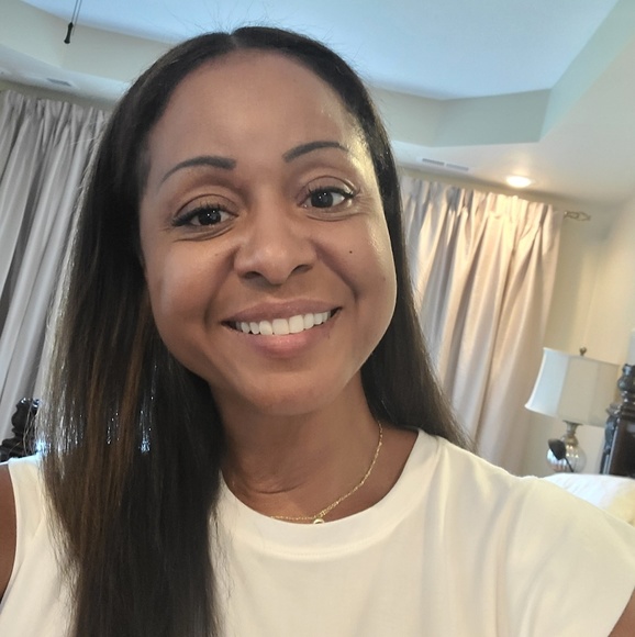 Profile Picture of Dawn Dixon (@dawndixon5919) on Poshmark