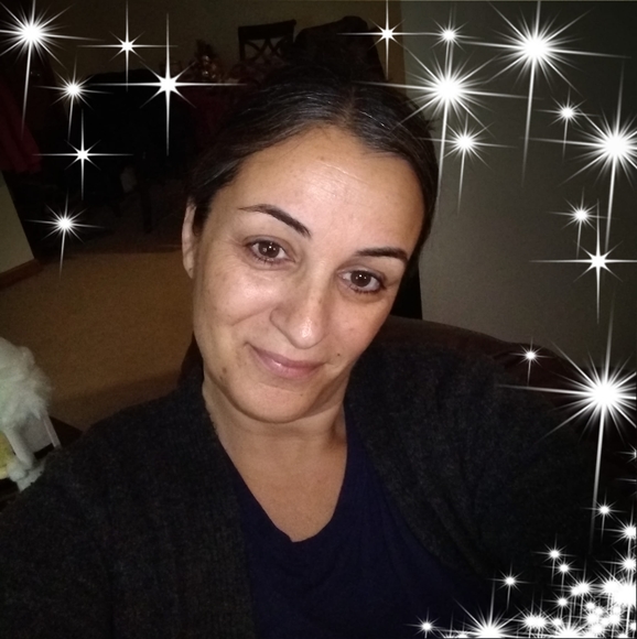 Profile Picture of Suzanne Laraine (@allenshoppe) on Poshmark
