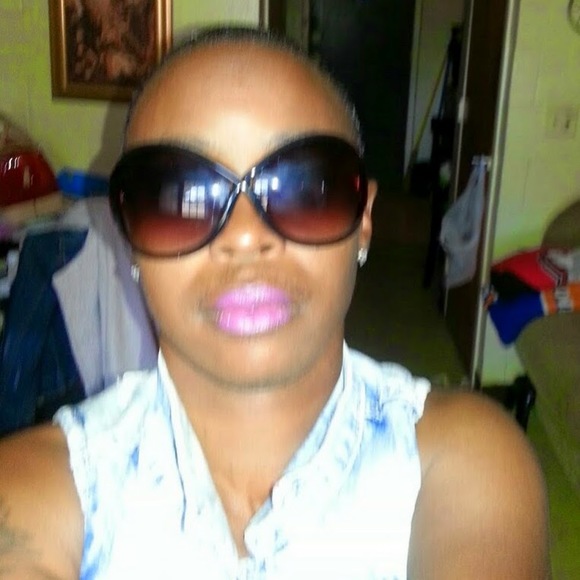 Profile Picture of Tieka Hooks (@nursehooks) on Poshmark