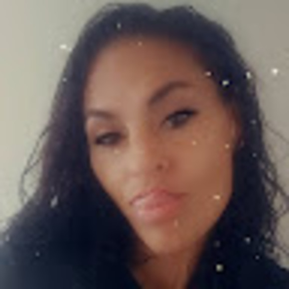 Profile Picture of Amie Altimari (@amiealtimari40) on Poshmark