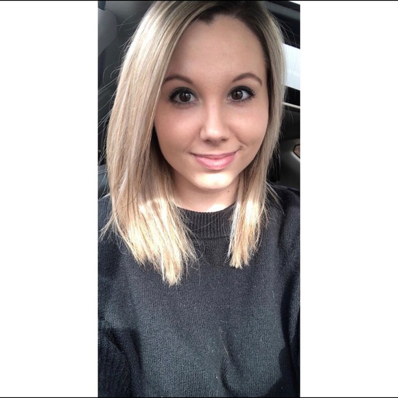 Lindsay Carder - Poshmark Profile Picture of Lindsay Carder (@lindsay_carder) on Poshmark