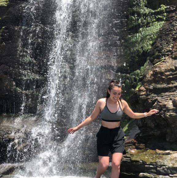 Profile Picture of Kimmy Munson (@kimmydollla6) on Poshmark