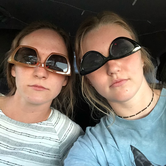 Kate Broadbent - Poshmark Profile Picture of Kate Broadbent (@katebroadbent) on Poshmark