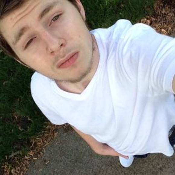 Profile Picture of Kevin Latour (@kaveman755) on Poshmark