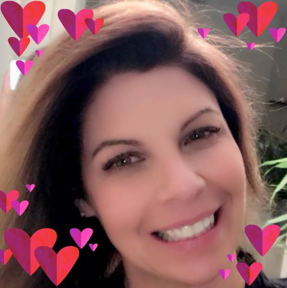Profile Picture of Shari Bray (@sb54321) on Poshmark