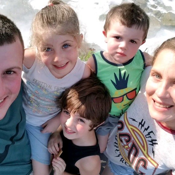 Profile Picture of Stephanie Rzucidlo (@mommytwo3184) on Poshmark