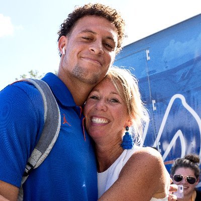 Profile Picture of Dan Mullens Wife (@DanMullensWife) on Twitter
