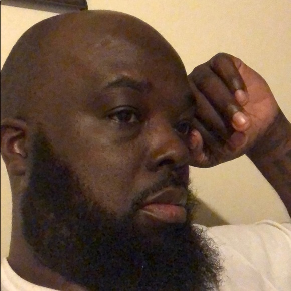 Profile Picture of Alteree Hinson (@altereehinson) on Poshmark