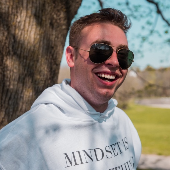 Profile Picture of Rob Davidson (@rob_td) on Poshmark