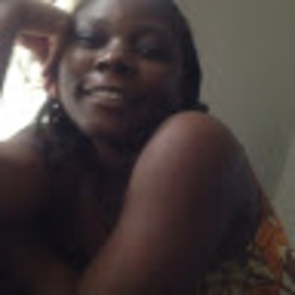 Profile Picture of Linda Ekwe (@lindaekwe82) on Poshmark