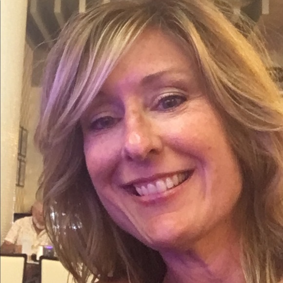 Profile Picture of Annemarie Hartigan (@amhartigan6) on Poshmark