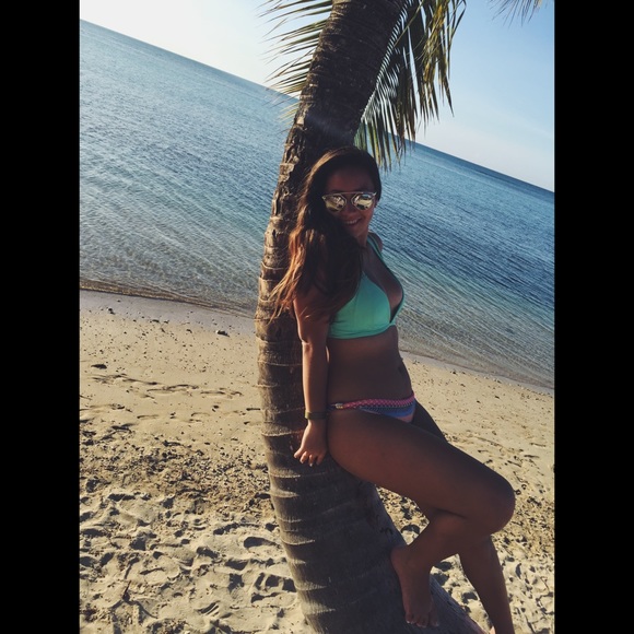 Profile Picture of Isoan Villanueva (@isoan) on Poshmark