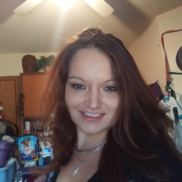 Profile Picture of Shana Schneekloth (@1candygurl) on Poshmark