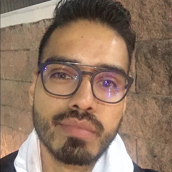 Profile Picture of David Mendoza (@davidmendoza544) on Poshmark