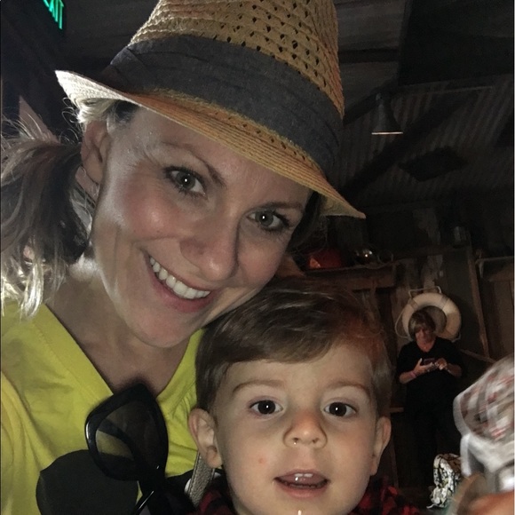 Profile Picture of Ashley Blasewitz (@ablase10) on Poshmark