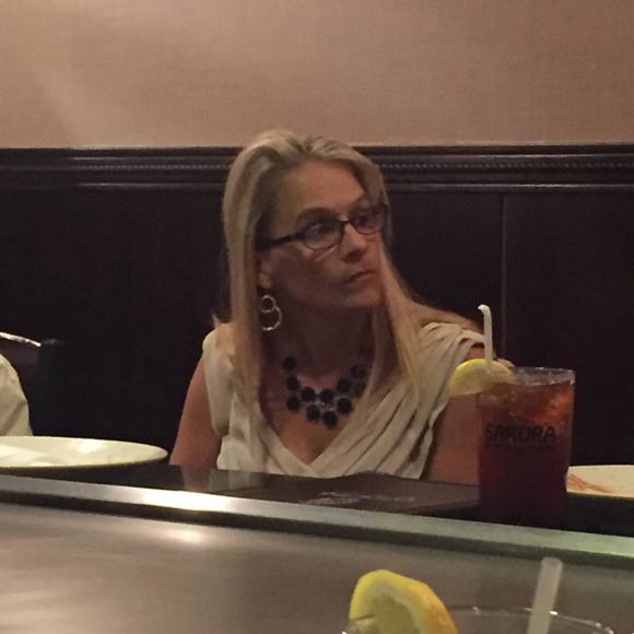 Profile Picture of Dodie Siders (@dodlovej1) on Poshmark