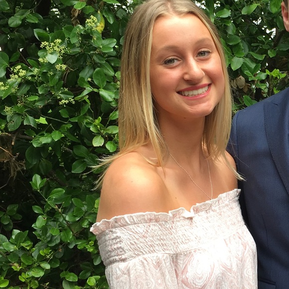 Profile Picture of Nicole Featherman (@nfeatherman) on Poshmark