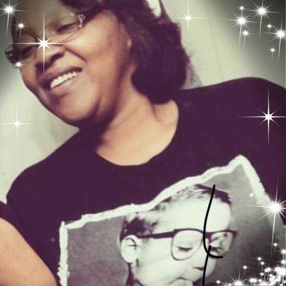 Profile Picture of Wanda Smith (@mswandasmith) on Poshmark