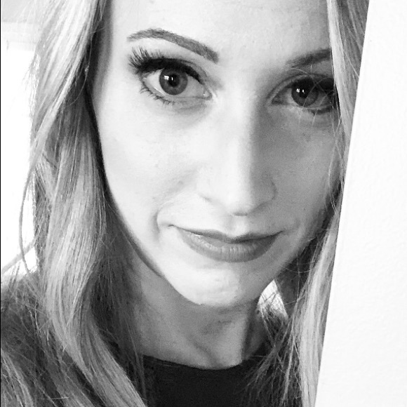 Suzanne Rempfer - Poshmark Profile Picture of Suzanne Rempfer (@suzannerenee89) on Poshmark